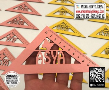 Ahşap İsimli Gönye