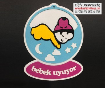 Bebek Uyuyor Kapı Süsü