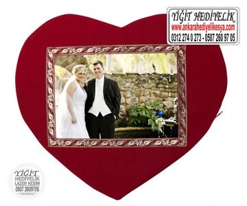 Bordürlü Kalp Yastık - Yatay